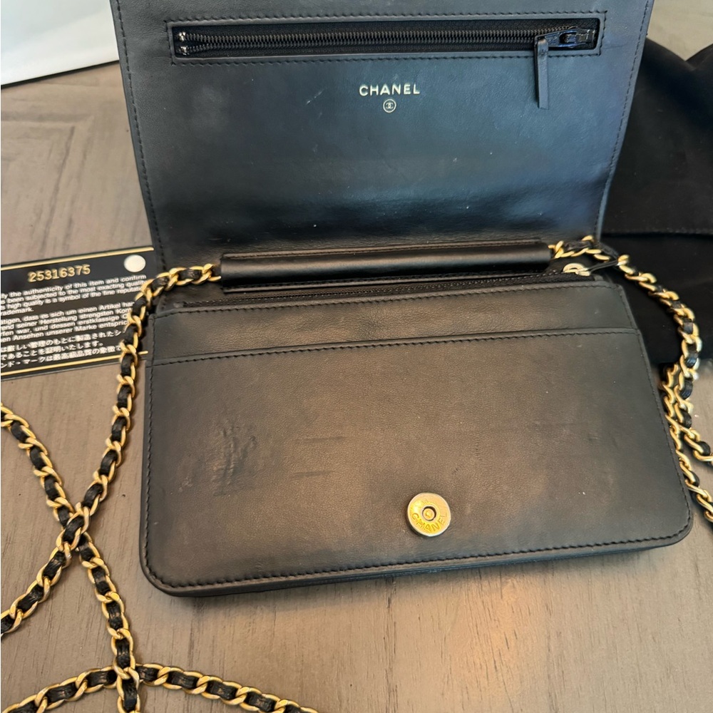 Chanel Black Quilted Crossbody Bag with Gold Chain - Picture 3 of 8